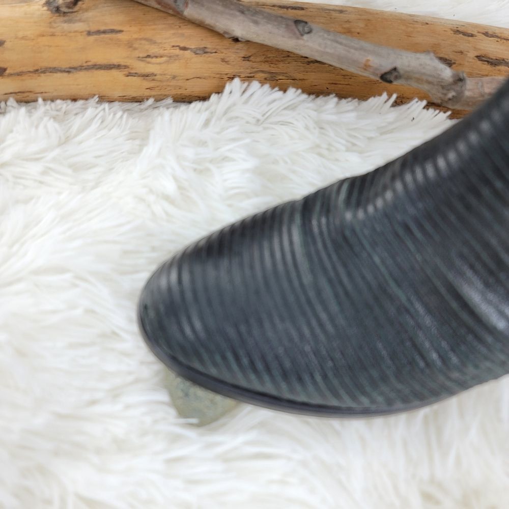 Ateliers textured black leather d'orsay booties - Picture 2 of 11